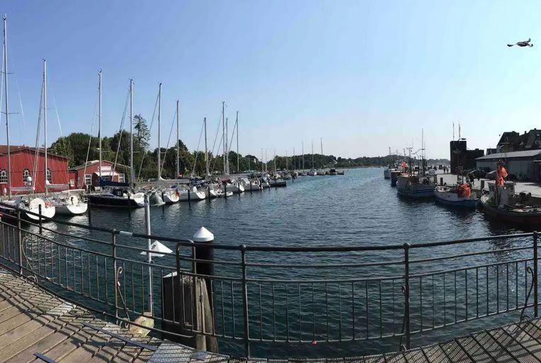 Im Bademantel An Den Strand Mit Terrasse Eckernförde Esterno foto